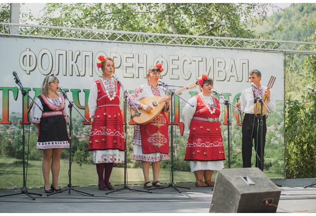 Фолклорен фестивал "Типченица пее"