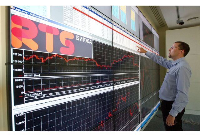 Руските акции продължават да поевтиняват във вторник докато инвеститорите осмислят