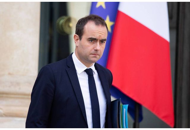 Френският президент Еманюел Макрон назначи министъра на отбраната Себастиен Лекорню