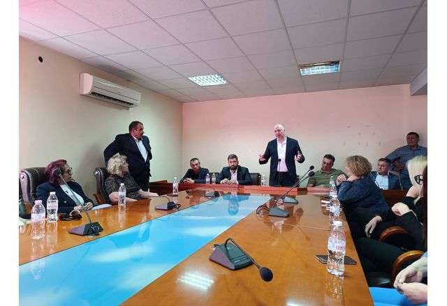 Водачът на листата за Европейски парламент и за област Благоевград Росен Желязков при посещението си в град Хаджидимово