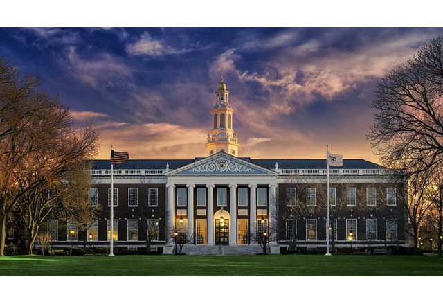 ЗамразяванеОбразователното министерство на САЩ обяви че замразява близо 2 3 млрд