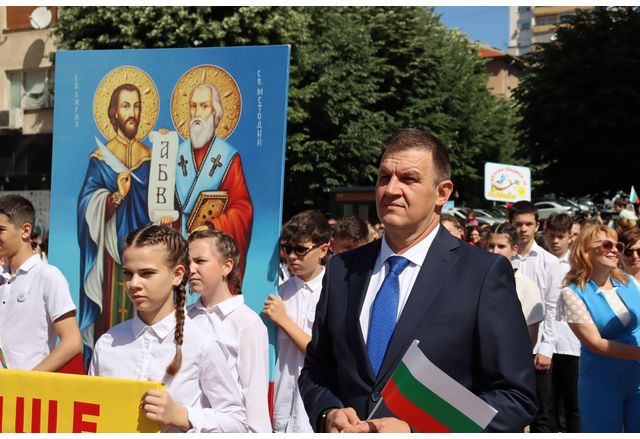 Многохилядно шествие изпълни улиците на Хасково днес Празничният 24 май