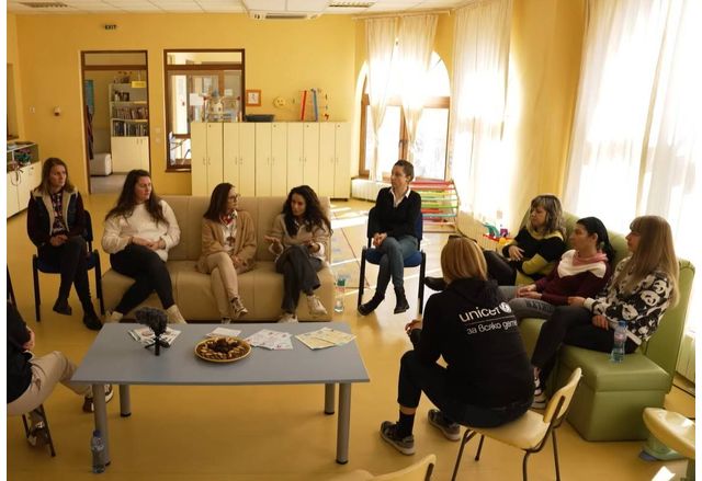 Заедно от началото е програма за семейства с деца от