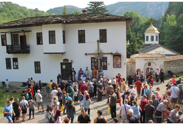 Утре 15 август е един от 12 теВрачанският митрополит Григорий ще