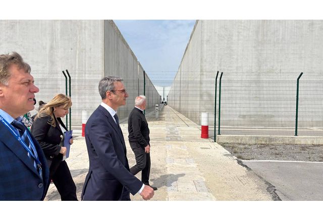 Министърът на енергетиката Трайчо Трайков официално откри Националното хранилище за радиоактивни отпадъци (НХРАО) – стратегически обект с национално значение, който завършва цикъла по управление на ниско- и средноактивни отпадъци в България