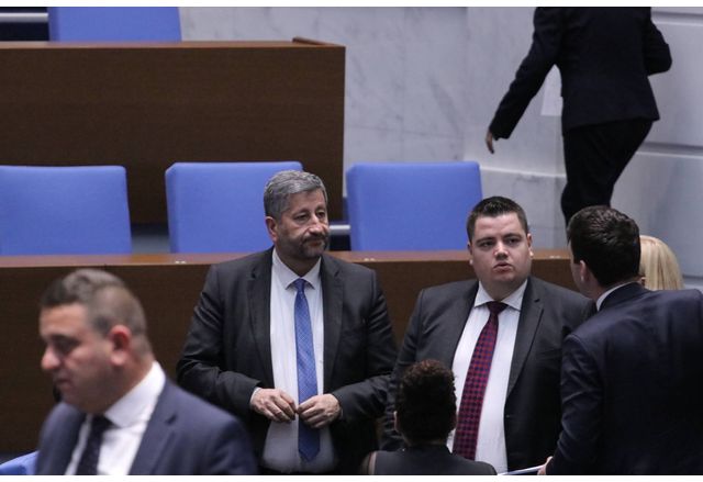 Депутатите прекратиха пълномощията на Христо Иванов който подаде оставка като