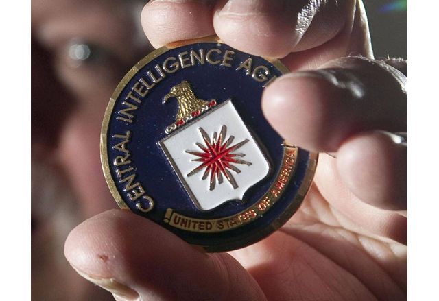 Бивш анализатор на ЦРУ главната разузнавателна агенция на САЩ арестуван