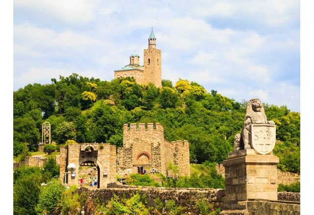 Мъж падна от скала в крепостта Царевец във Велико Търново