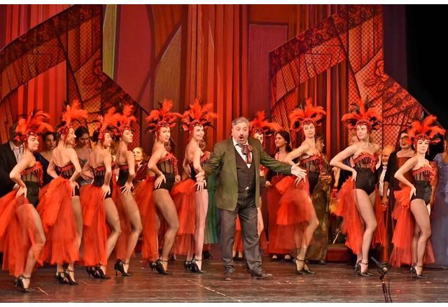 След големия успех на премиерния спектакъл на Царицата на чардаша