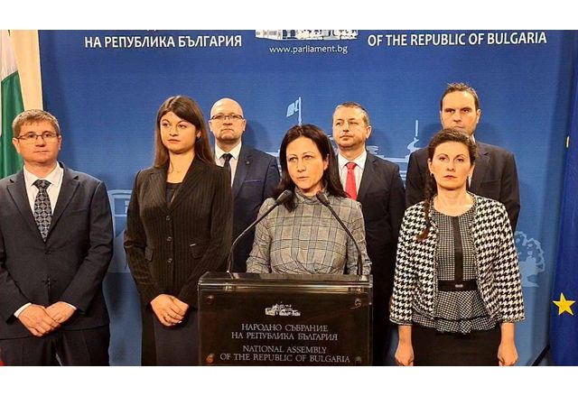 Цвета Рангелова (на трибунката)