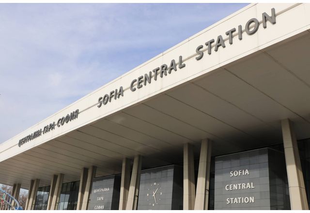 Във връзка с модернизацията на коловозното развитие на Централна гара София