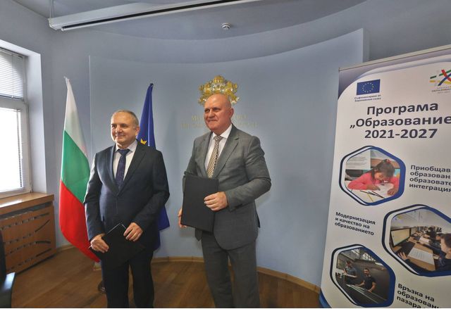 Над 40 000 студенти ще провеждат практики в реална работна