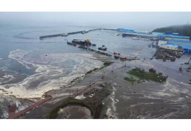 Цунами с височина между 3 и 4 метра е забелязано