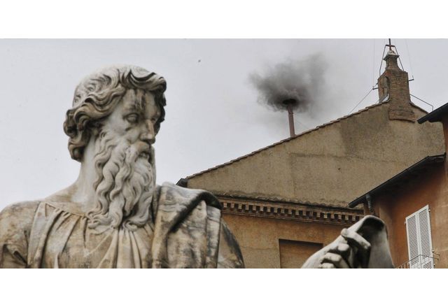 Черен дим се издигна днес около 12 50 ч от комина