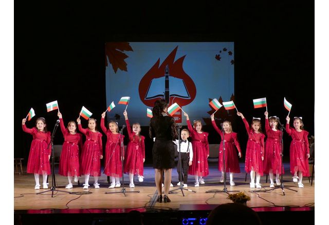 Вълнуваща Вечер на НЧ "Напредък-2001" превърна 6 октомври в незабравим празник на таланта и духа на Нова Загора 