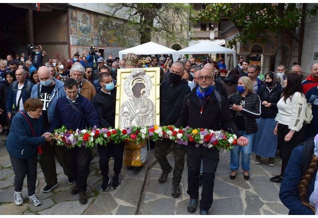 Шествие с чудотворната икона на Богородица в Бачковския манастир