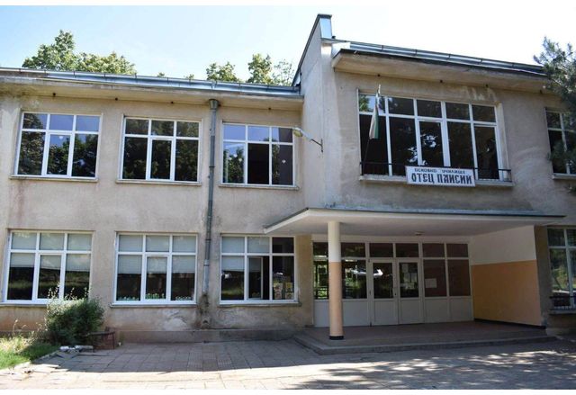 Ще санират училището в асеновградското село Мулдава