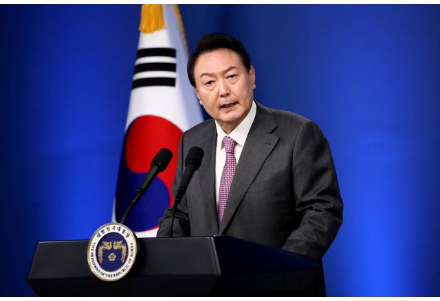 Южнокорейските власти арестуваха временно отстранения чрез импийчмънт президент Юн Сук йол