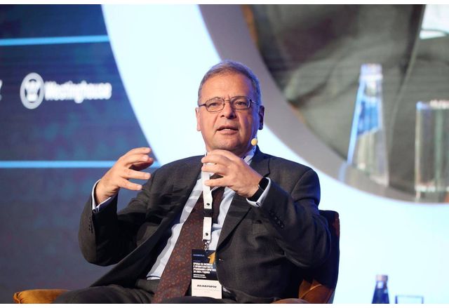 Юлиян Попов журналист и бивш министър на околната среда и