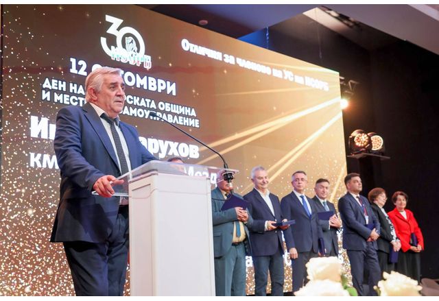 Кметът на община Мездра Иван Аспарухов с юбилейна награда от НСОРБ за принос към местното самоуправление 