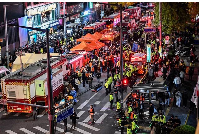 120 загинаха задушени и стъпкани на шествие за Хелоуин в Сеул