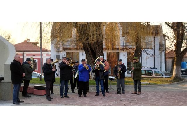 Днес в знак на признателност и почит по повод 125