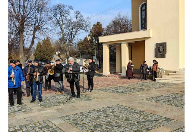 Оряховчани отбелязаха 127 години от рождението на великия музикант и