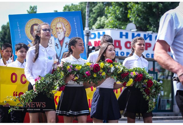 Деца и ученици от 78 училища и 6 детски градини