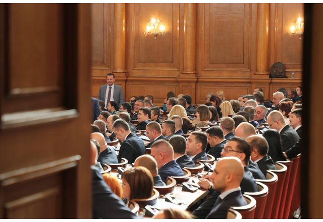 Народното събрание даде мандат на Министерския съвет и Българската народна