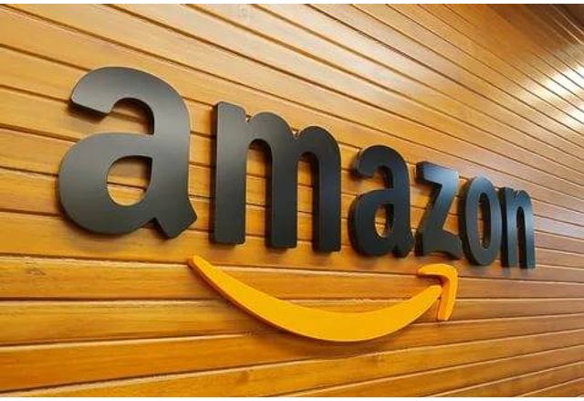 Стотици онлайн услуги по света Въпреки че компанията вече е