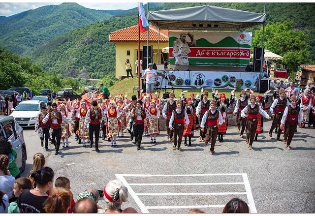 Национален фолклорен събор "Де е българското"