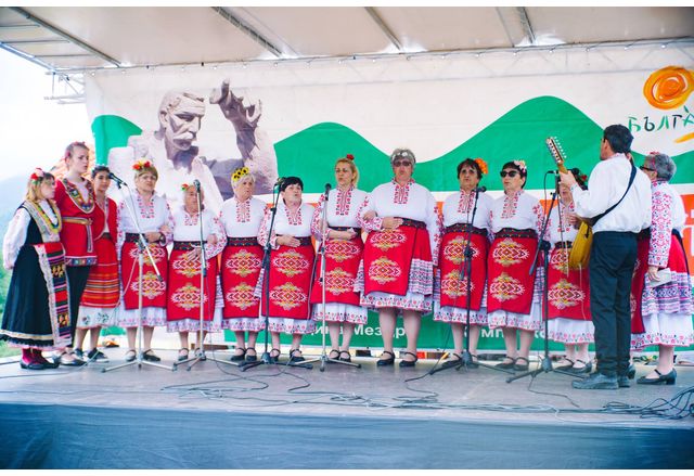 XVI Национален фолклорен събор Де е българското край мездренското село Очиндол