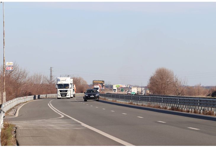 Дванадесет нелегални мигранти са задържани на автомагистрала Тракия от сливенски