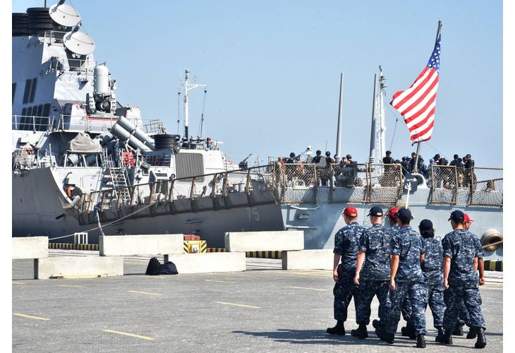 Американски есминец в Черно море Американски есминец в Черно море