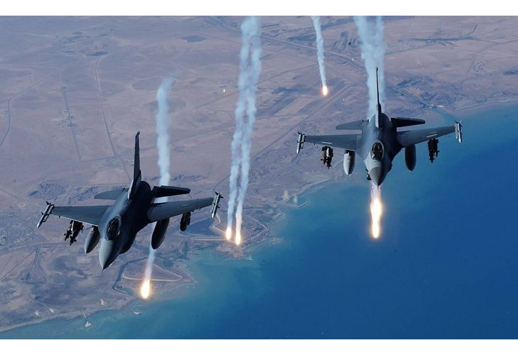 Американски изтребители нанасят въздушни удари