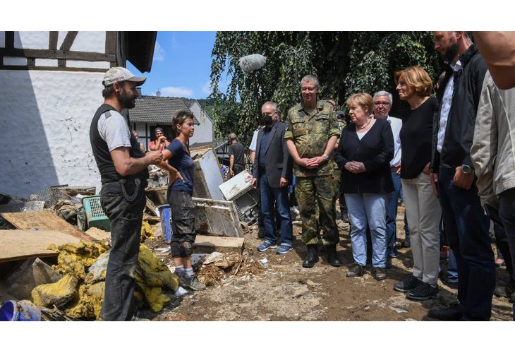 Ангела Меркел посети пострадалите райони от наводнението