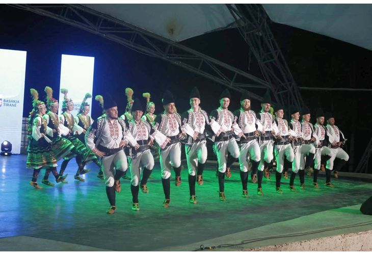 Ансамбъл "Мездра" представя България на престижен международен фолклорен фестивал в Тирана 