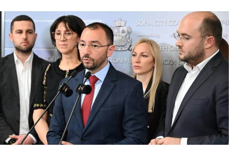 Снимка: ГЕРБ-СДС с предложение възнагражденията за медицински персонал да бъдат осигурени от увеличения с 10 млн. резерв на кмета Терзиев