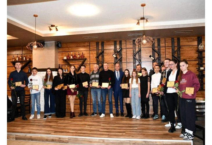 Призът "Спортист на годината" за Асеновград бе връчен на официална церемония тази вечер Призът "Спортист на годината" за Асеновград бе връчен на официална церемония тази вечер