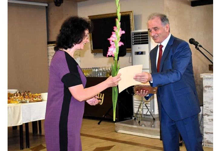 Наградиха учители и културни дейци от Асеновград