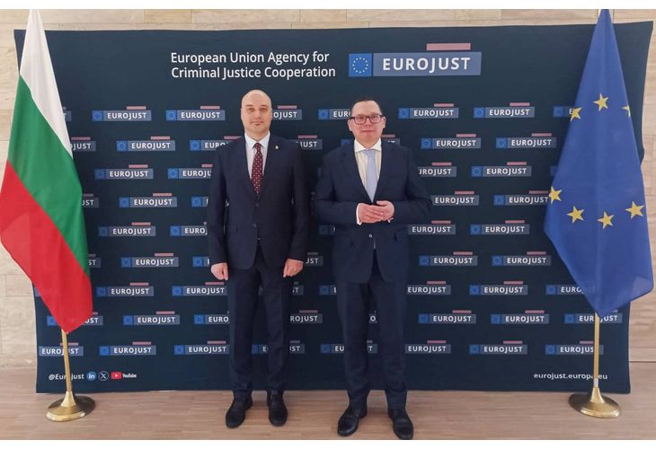 Министърът на правосъдието Атанас Славов се срещна с председателя на Евроюст (Агенция на Европейския съюз за сътрудничество в областта на наказателното правосъдие) Ладислав Хамран по време на посещението си в Хага Министърът на правосъдието Атанас Славов се срещна с председателя на Евроюст (Агенция на Европейския съюз за сътрудничество в областта на наказателното правосъдие) Ладислав Хамран по време на посещението си в Хага