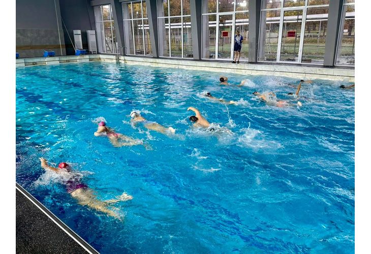 Започна тренировъчната дейност на спортните клубове по плувни спортове в обновения покрит плувен басейн във Враца