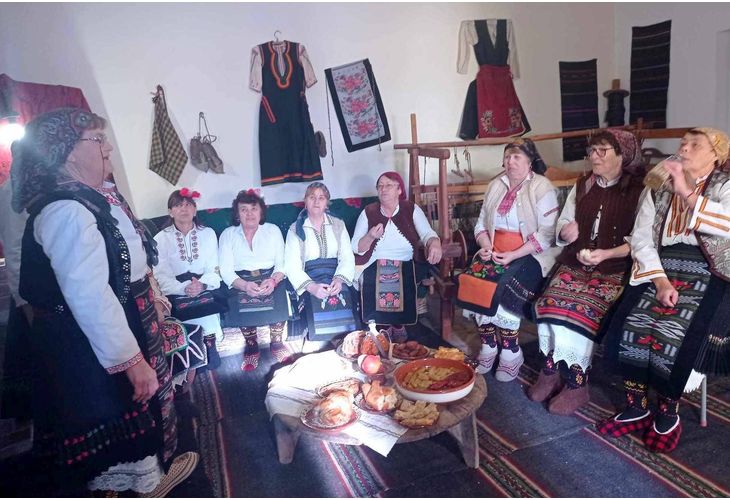 Снимка: В Йоглав представиха традиционния ритуал "Бабуване"