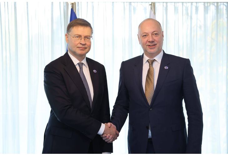 Министър-председателят Росен Желязков по време на двустранна среща с европейския комисар по икономиката и производителността, както и по изпълнението и опростяването на политиките – Валдис Домбровскис