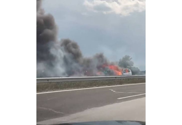 Верижна катастрофа затвори АМ "Тракия" край Пловдив, три автомобила избухнаха в пламъци