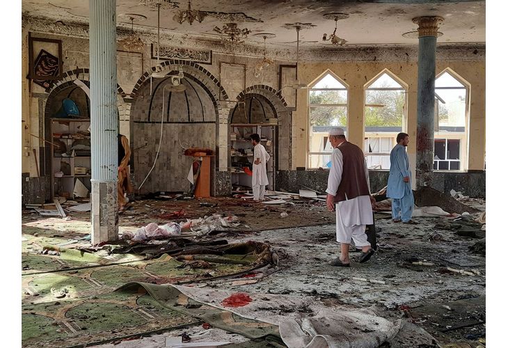 Взрив в джамия в Северен Афганистан уби най-малко 50 души