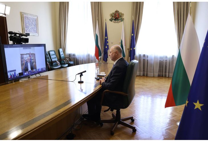 Видеоконферентна връзка между държавните и правителствени ръководители на страните от коалицията, в която участва и министър-председателят Росен Желязков