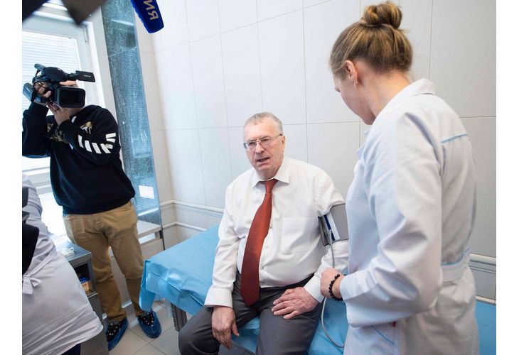 Ваксинираният 8 пъти лидер на ЛДПР Владимир Жириновски е диагностициран
