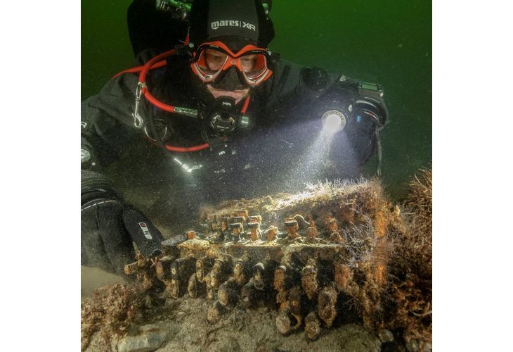 Водолази откриха в Балтийско море шифровални машини Енигма