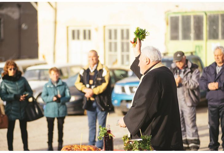 Водосвет за здраве и благополучие беше отслужен в Общинско предприятие Чистота - Мездра 